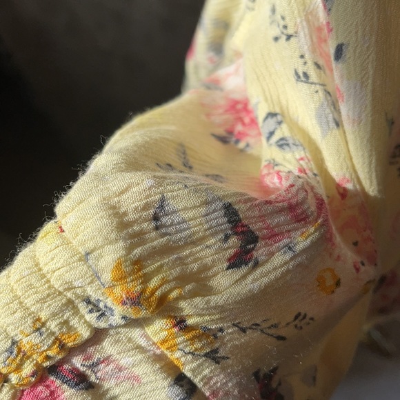 Yellow w/ floral print, tie in front, super cute! - Picture 4 of 4